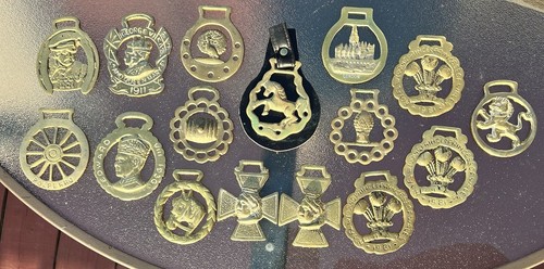Vintage verschiedene englische Pferde Messing Medaillons - Pferdetrense Sattel 16 Stück