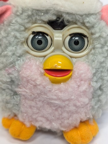 Sombrero de decoración navideña vintage 1999 Furby de Tiger Elect sin etiqueta - Imagen 4 de 7