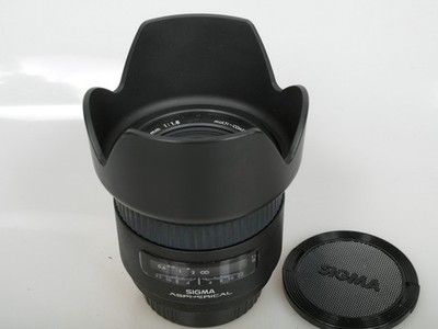 SIGMA AF HIGH SPEED WIDE 28mm f1,8 Aspherical for Minolta Sony Alpha + geli Hood