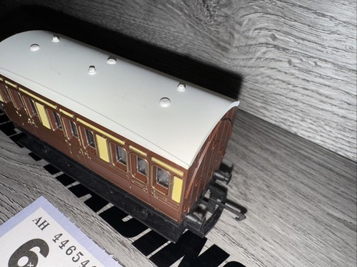 Hornby GWR 4 Wheel Third Class Coach - Picture 3 of 5