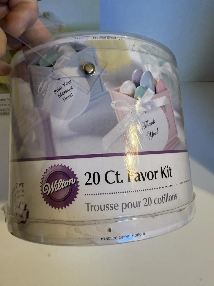 NUEVO Soporte para Cupcakes Wilton Baby Shower y Kit de Favor de Fiesta de 20 Ct. - Género Neutro Foto 3 de 4