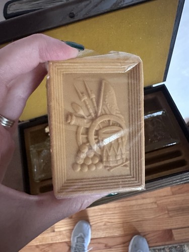 Vintage Avon E Pluribus Unum Box With Cologne Soap And After Shave Set - Picture 10 of 11