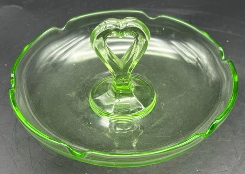 VTG LE Smith Glass Pattern 81 Green Uranium Heart Handle 6.5"