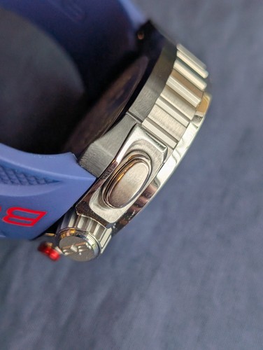 Orologio da polso al quarzo Bomberg Bolt-68 Heritage cinturino silicone blu e rosso - 55291 - Foto 6 di 20