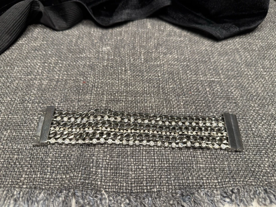 Pulsera de eslabones gruesa tono plata mercado negro de la Casa Blanca con cierre de palanca Foto 2 de 2