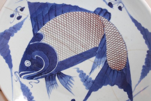 Plat porcelaine Chine Vietnam blanc bleu Huê, carpe, cachet cire rouge - Picture 2 of 18