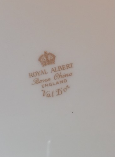 ROYAL ALBERT VAL DOR HUGE OVAL SERVING PLATE 15 INCHES ~ 38CM UNUSED - Picture 6 of 6