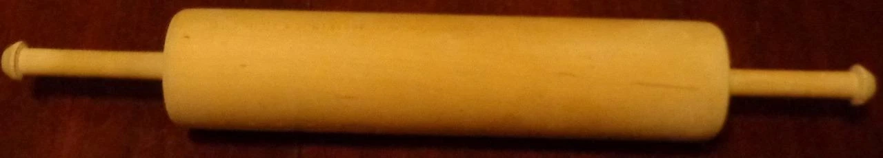 Nice Vintage Solid Wood Rolling Pin – VGC – GENTLY USED – USEFUL CLASSIC ITEM