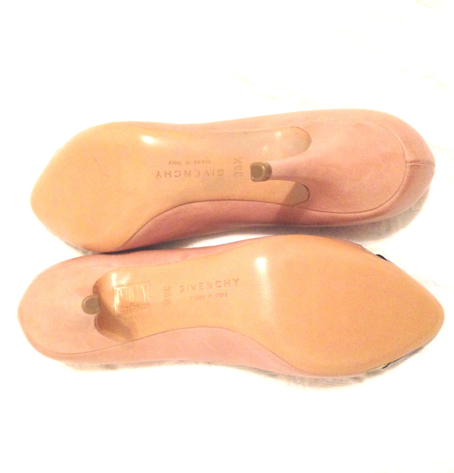 Givenchy Desnuda bombas con negro y oro oro oro dedo del pie Talla 38.5 Nuevo 895 6d5c61 Givenchy Desnuda bombas con negro y oro oro oro dedo del pie Talla 38.5 Nuevo 895 6d5c61
