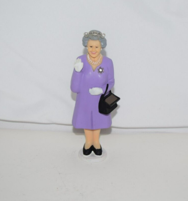 QUEEN ELIZABETH II SOLAR POWERED WAVING FIGURINE KIKKERLAND