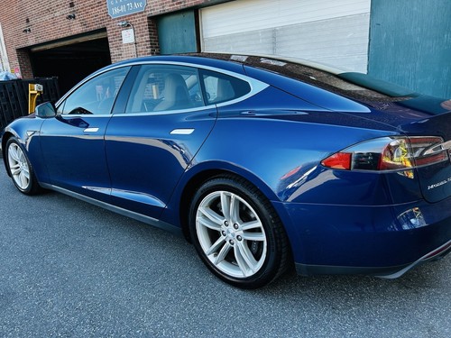 2015 Tesla Model S 85D