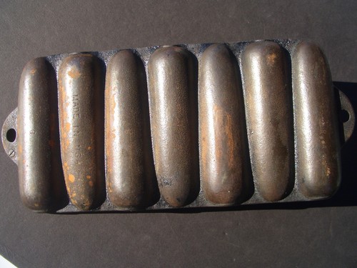 LOT OF TWO (2) VINTAGE, CLASSIC STYLE 7 EAR CAST IRON CORN BREAD PANS - Picture 9 of 12