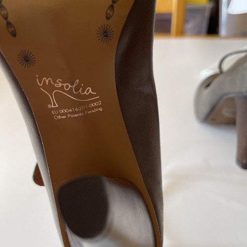 Scarpe donna M&S tortora 6,5 40 pelle grigio marrone tacco alto Mary Jane mai indossate - Foto 9 di 10