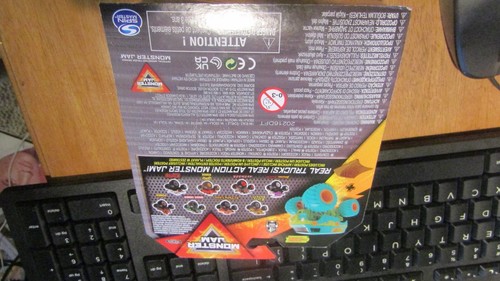 NEW HOT WHEELS MONSTER JAM "THE MYSTERY MACHINE" SCOOBY DOO VAN with POSTER MOC - Picture 2 of 4