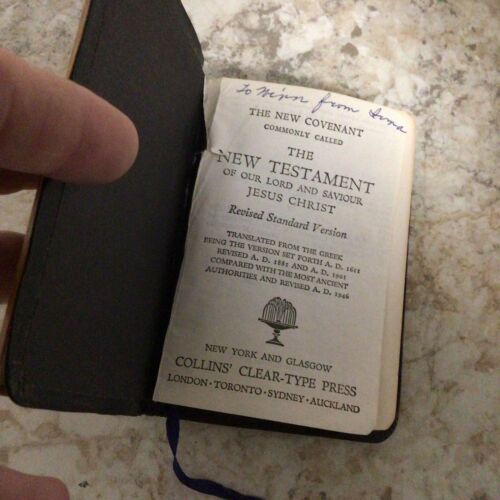 VINTAGE WWII HOLY BIBLE Olive Wood from Jerusalem, 1946, NEW TESTAMENT - Picture 3 of 5