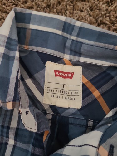 Levis Youth Boys Button Down Shirts. Short Sleeve 1 Small and 1 Medium. - Picture 4 of 5