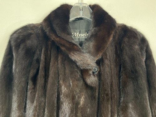 Abrigo Clásico de Piel MINK Marrón Muy Oscuro Negro Para Mujer Pequeño 49" Largo - Imagen 2 de 5