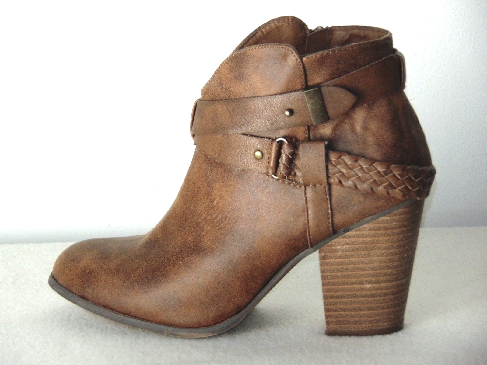 Carlos by Carlos Santana Hollie Western Inspired Boot Color: Tan US: 7 Carlos by Carlos Santana Hollie Western Inspired Boot Color: Tan US: 7