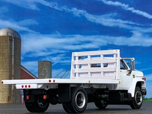 1/64 DCP WHITE CHEVY C65 SINGLE AXLE FLATBED - Picture 2 of 5