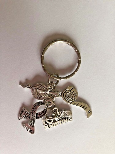 ❤️ I LOVE KNITTING THEMED Antique Silver Colour Key ring Bag Charm in gift bag - Foto 2 di 3