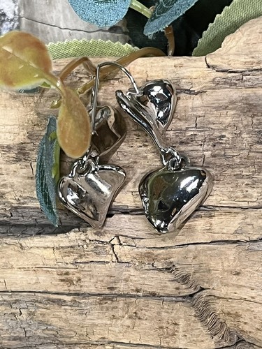 Cool Silver Tone Dangly Molded Double Heart Fashion Earrings - Picture 7 of 10