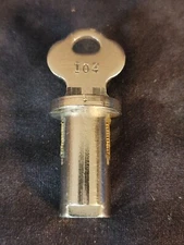 Replacement Lock and Key For Oak Acorn Gumball/Peanut Machine - 1/4" Thread- 020