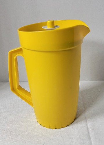 Jarra amarilla vintage Tupperware 800-6 2 cuartos con tapa de sello con botón pulsador - Imagen 3 de 8