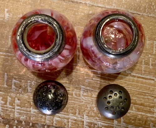 PHOENIX RUBY OPAL MOTTLED “SPOT OPTIC, BARREL” SALT & PEPPER SHAKERS – SUPER! - Picture 6 of 6
