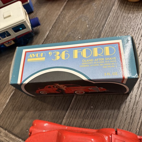 Konvolut 10 Vintage Avon After Shave Flaschen mit Originalkartons. Autos. Leer 2-voll - Bild 11 von 17