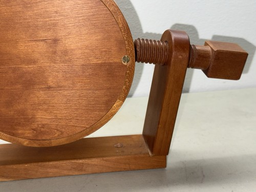 Vintage 1980 J&J Beall Handmade Walnut Wood Clock Newark, Ohio - Picture 10 of 10