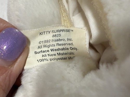 VINTAGE 1992 HASBRO WHITE KITTY SURPRISE WITH 3 BABIES KITTENS - Picture 20 of 20