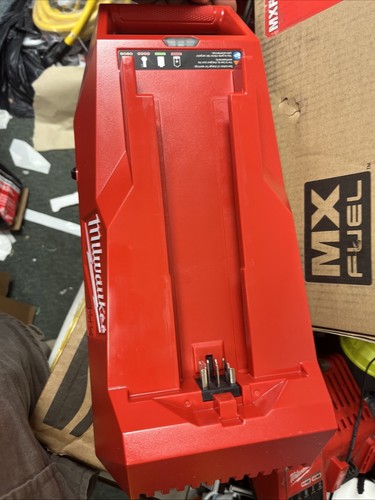 Milwaukee MXFC MX FUEL Lithium-Ion Battery Charger (Red) - Picture 3 of 7