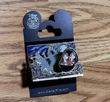 Disney 2007 the Haunted Mansion Chip Dale Hitchhiking Ghosts 3D Diorama Pin