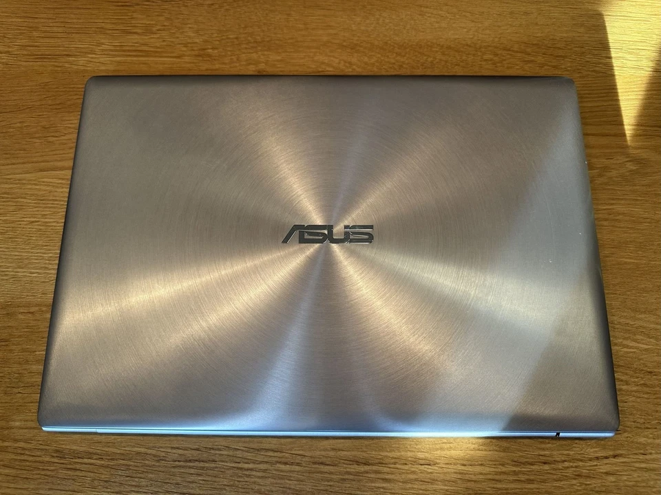 ASUS Zenbook UX303LA-R4342H/13,3"/i7-5500/8GB/256 GB SSD