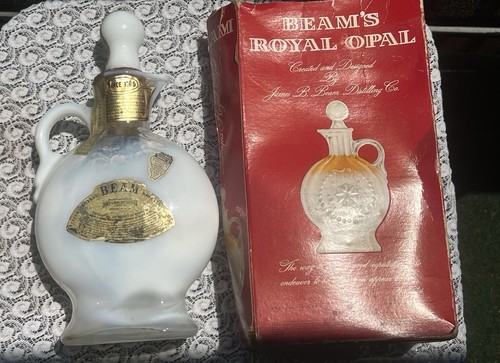 Rare Vintage Jim Beam White Opalescent Glass Whiskey Liquor Decanter with Box - Picture 4 of 4