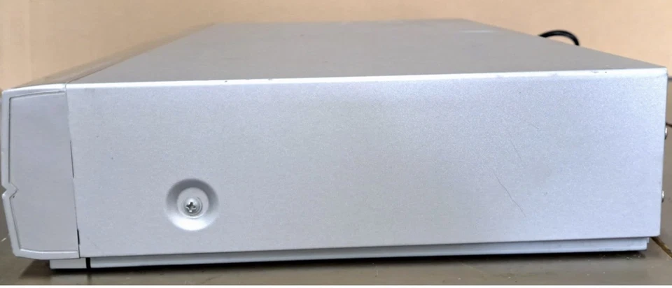 Combo reproductor DVD/VCR de colección INSIGNIA IS-DVD040924A sin control remoto probado funciona Foto 2 de 4