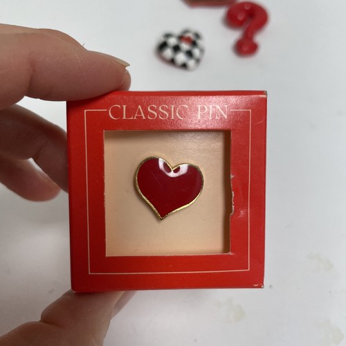 VTG HALLMARK 1982 VALENTINE QUESTION MARK. HEART PIN BROOCHES EARRINGS LOT - Picture 7 of 14