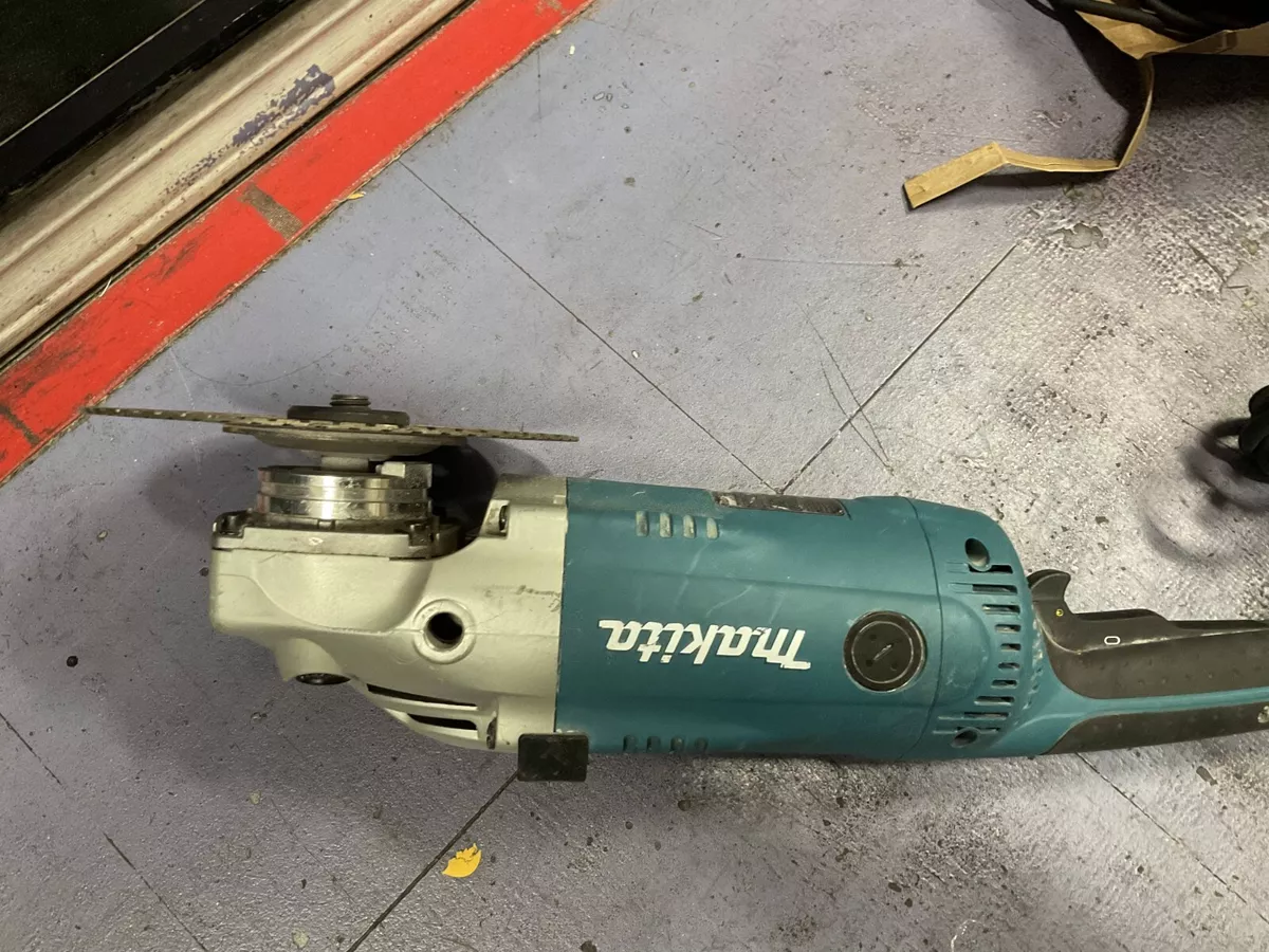 Makita GA7021 7