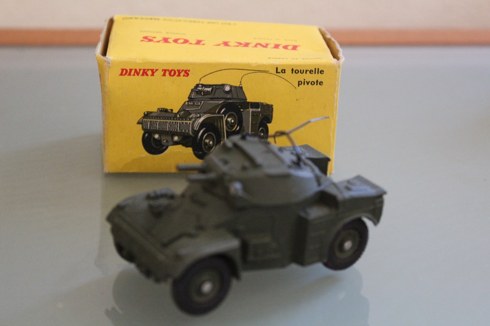 DINKY TOYS France PANHARD auto-mitrailleuse légère A.M.L 1 43 Réf 824 Boite DINKY TOYS France PANHARD auto-mitrailleuse légère A.M.L 1 43 Réf 824 Boite
