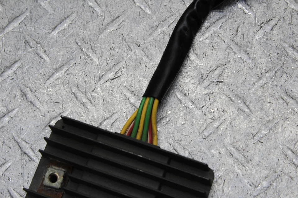 Regulador de voltaje rectificador Ducati ST3 2005 Foto 3 de 4