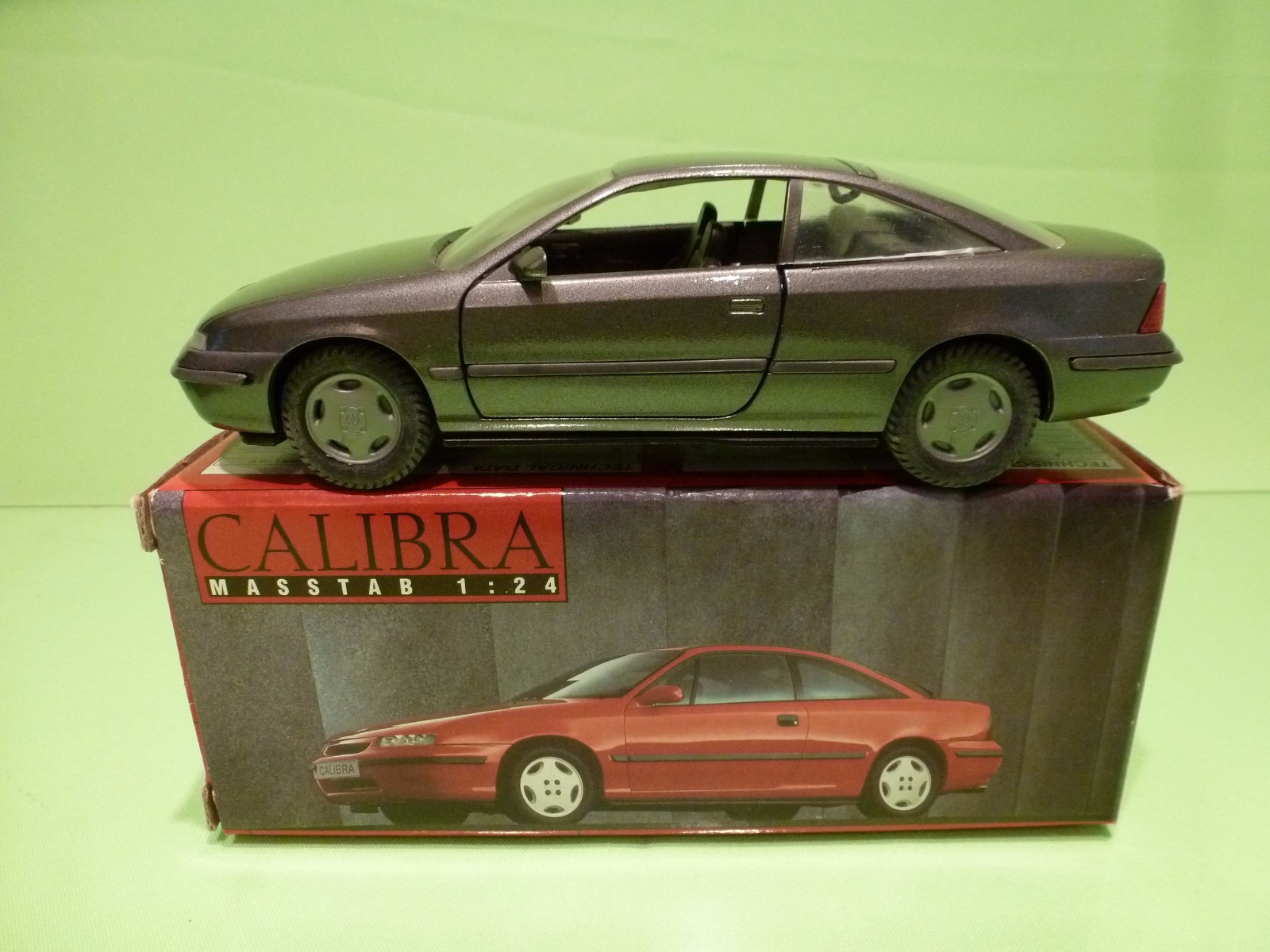 GAMA 2123 OPEL CALIBRA - DARK gris 1 24 - EXCELLENT IN BOX GAMA 2123 OPEL CALIBRA - DARK gris 1 24 - EXCELLENT IN BOX