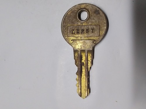 DUO Key A1257 A 1257 Slot Machine Seeburg Wurlitzer Jukebox Wallbox - Picture 2 of 2