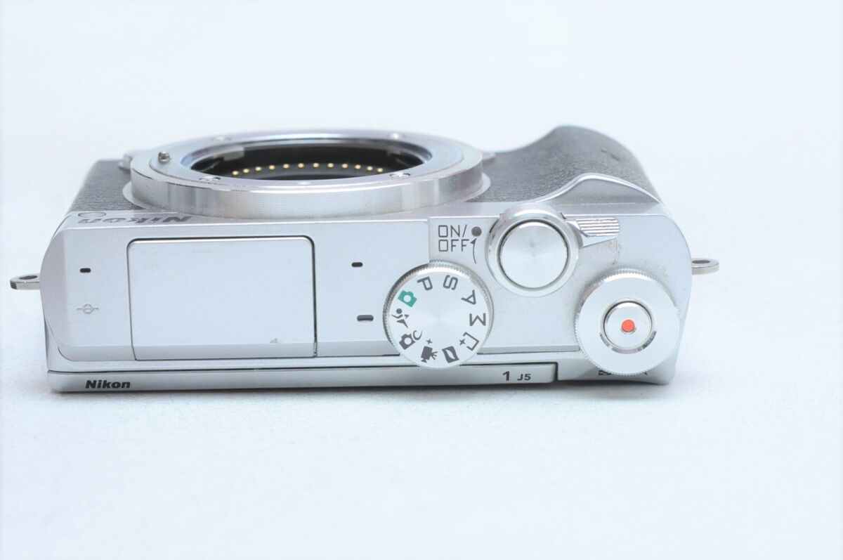 Nikon 1 J5 20.8 MP Mirrorless Digital Camera Body Only *Part Nikon 1 J5 20.8 MP Mirrorless Digital Camera Body Only *Part
