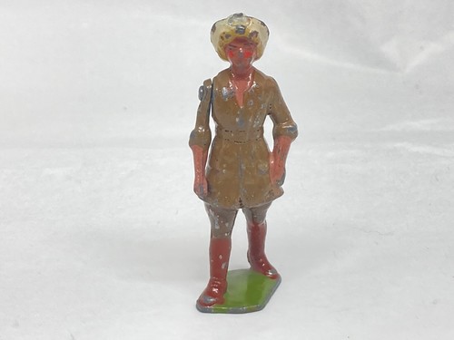 Landgirl By Britains  (N yel 194) #535 - Picture 1 of 6