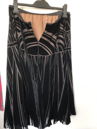 Ladies Monsoon Size 22 Black Skirt - Picture 3 of 4