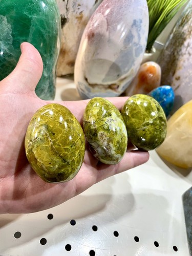 Green Vibrant Opal Rock Healing Crystals Reiki Yoga Palm Stone 3x2" ZENDA - Picture 4 of 7