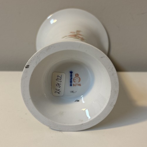 25.04.022 KPM Berlin Vase Blumenvase Trompetenform Blumen Höhe 19 cm 1. Wahl - Bild 9 von 10