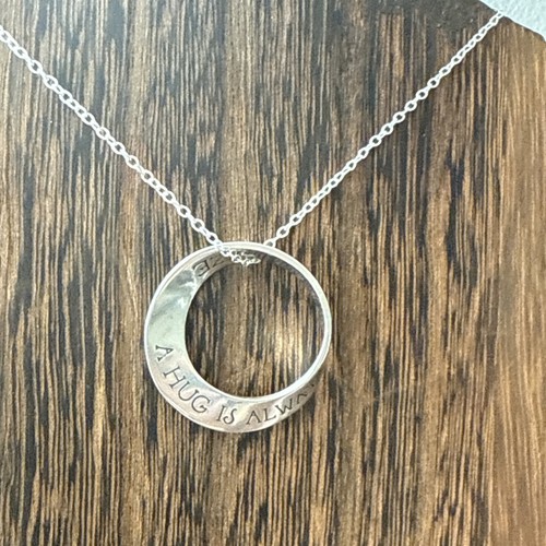 Laurel Elliott A Hug Halskette Gravur A Hug Is Always The Right Size SS 925 18" - Bild 8 von 13