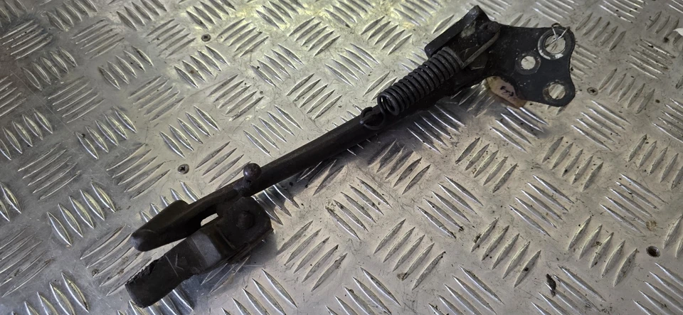 Soporte lateral Honda CBR 1000 F-J Foto 2 de 2