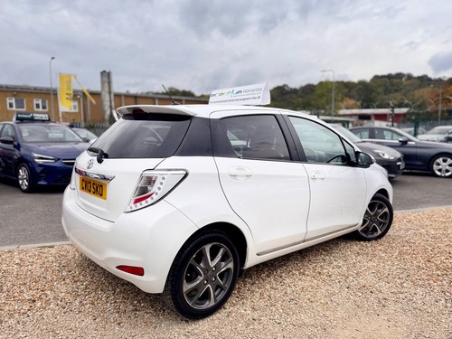 2013 Toyota Yaris 1.33 VVT-i Trend 5dr HATCHBACK Petrol Manual - Picture 5 of 24